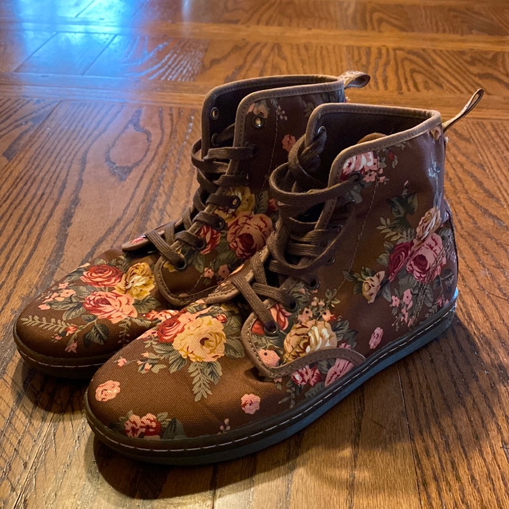 Doc Martens Shoreditch sz 10 brown with pink floral print